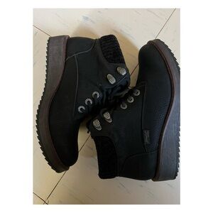 Cozy Black Ankle Boots with Knit Cuff